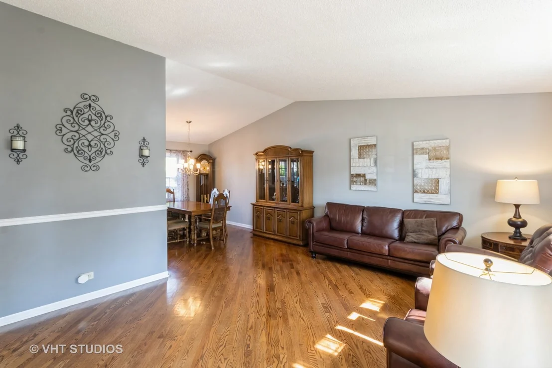 Photo of 1061 Warwick Circle N