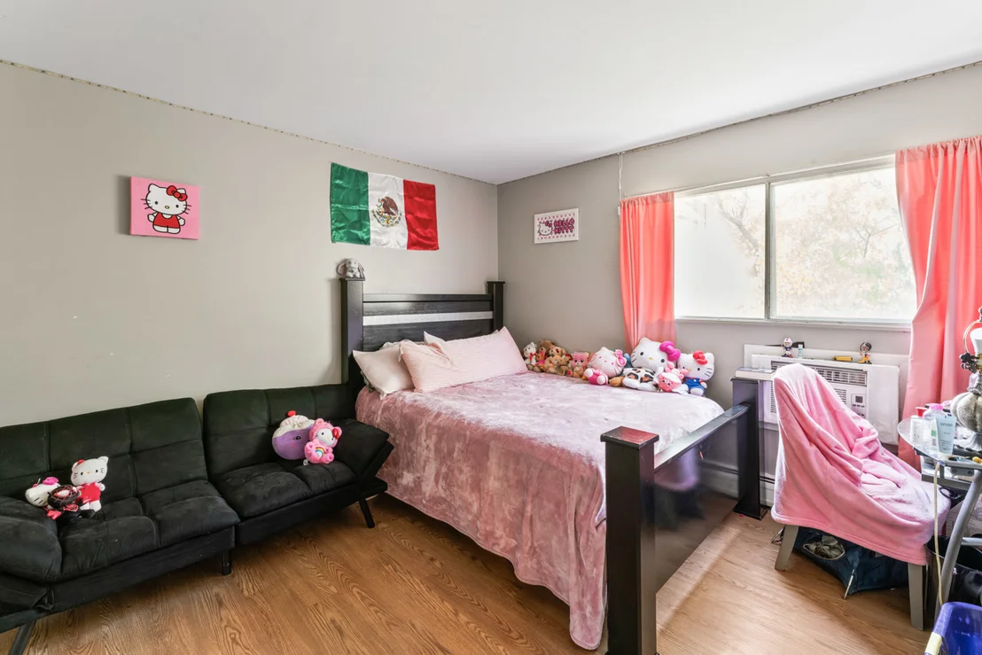 Photo of Unit 17 at 2504 Algonquin Road