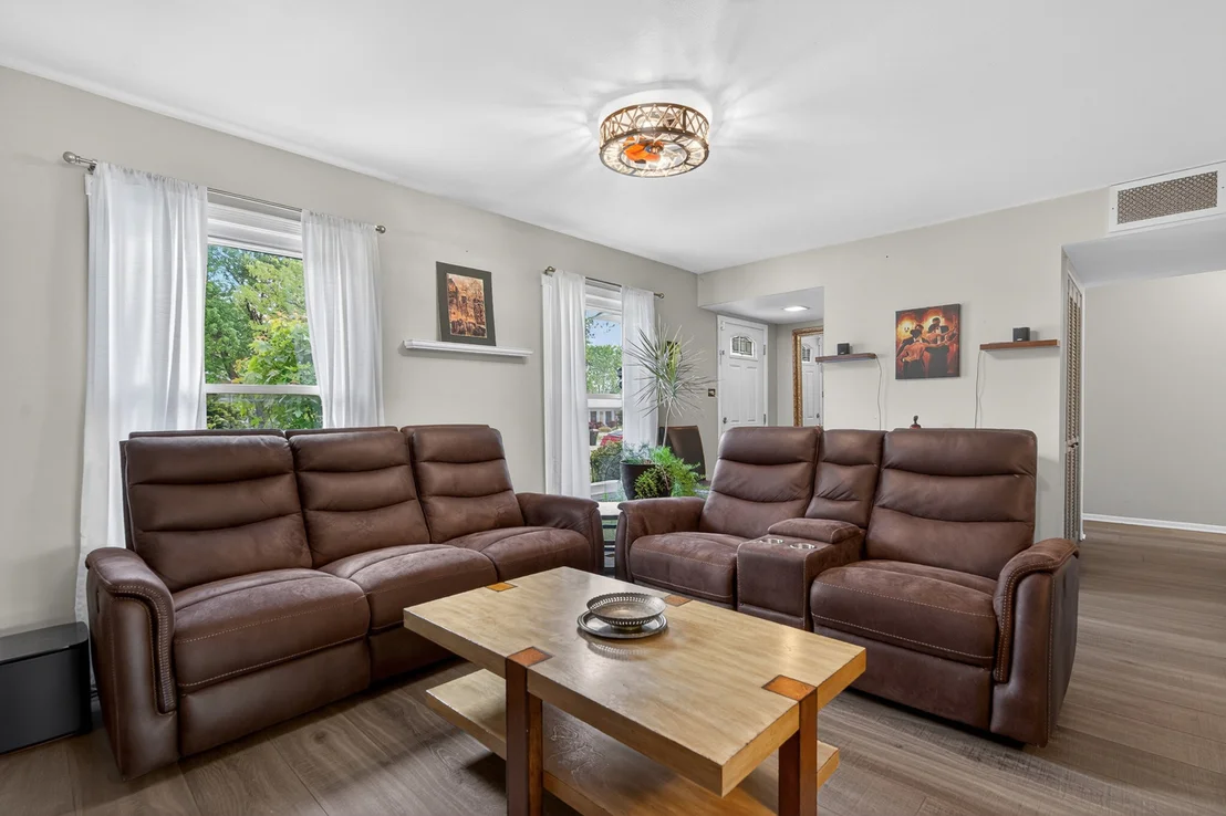 Photo of 1345 Devonshire Lane