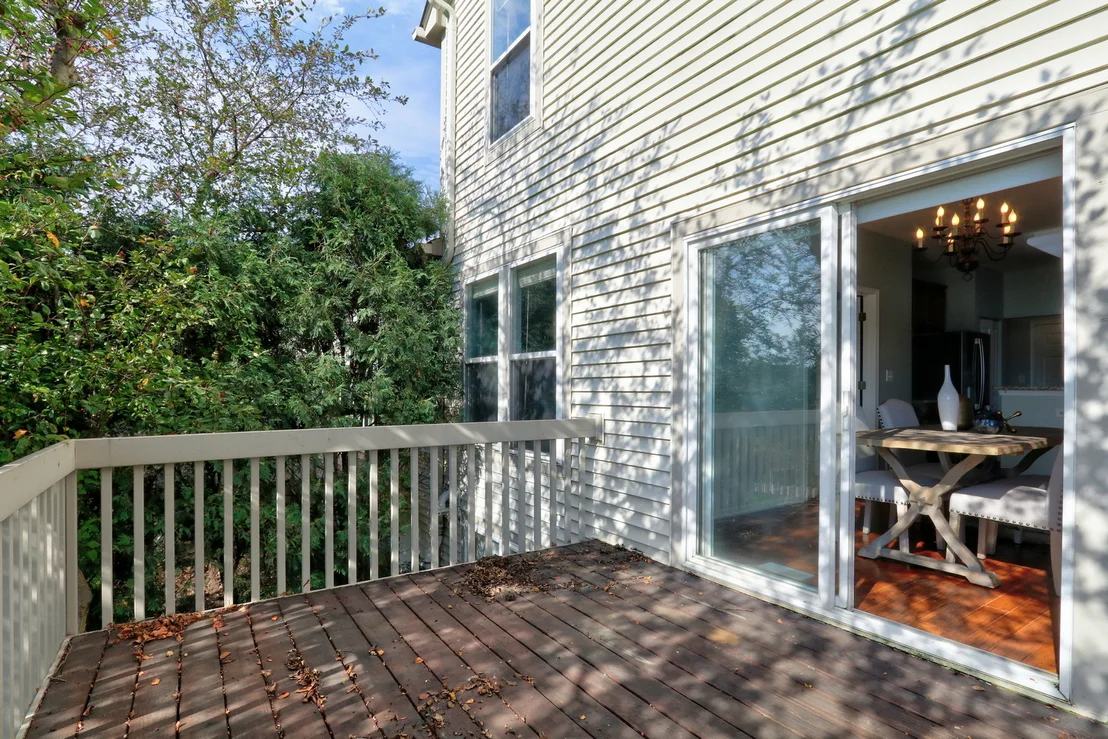 Photo of 2833 Waterfront Avenue