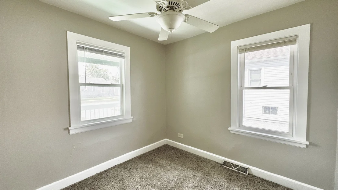 Photo of 15031 Hamlin Avenue