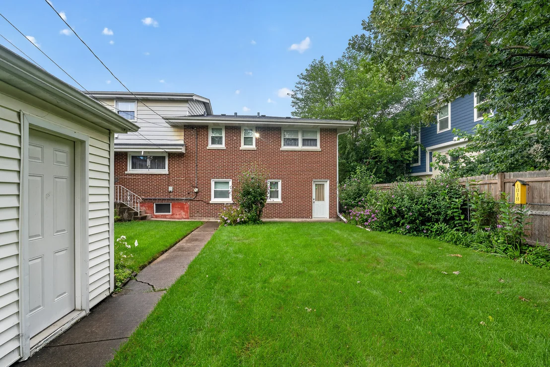 Photo of 3341 Prairie Avenue