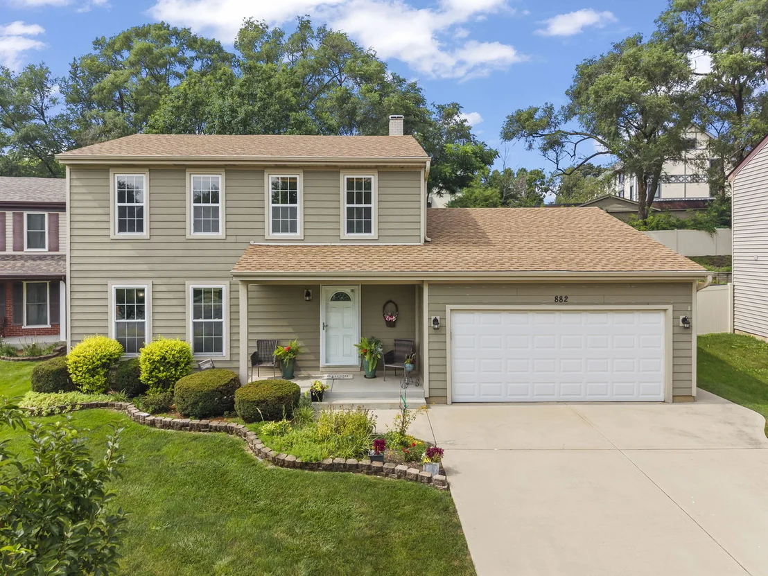 Photo of 882 Aspen Drive