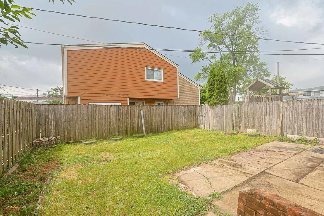 Photo of 9249 BARBERRY Lane