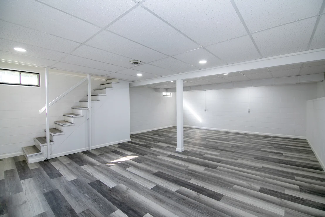 Photo of 654 W River Street