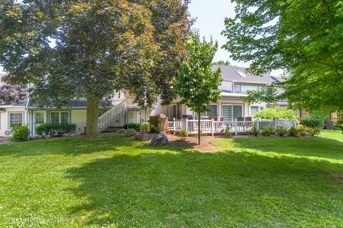 Photo of 153 Algonquin Road