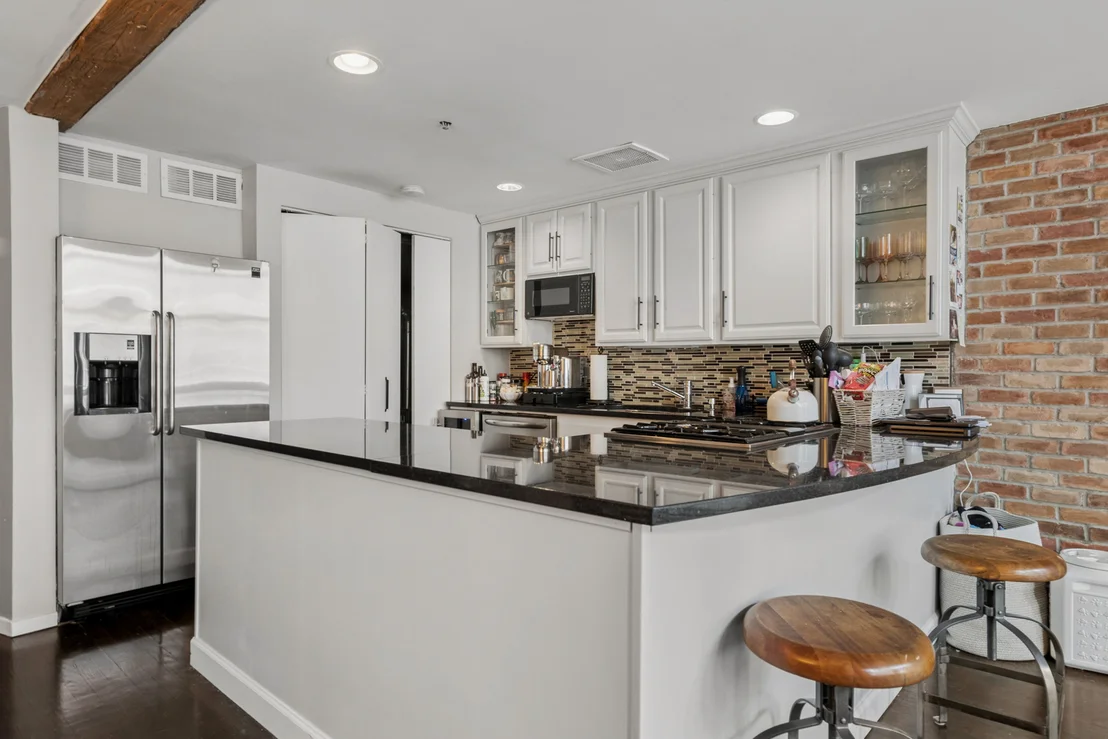 Photo of Unit 430 at 1000 W WASHINGTON Boulevard
