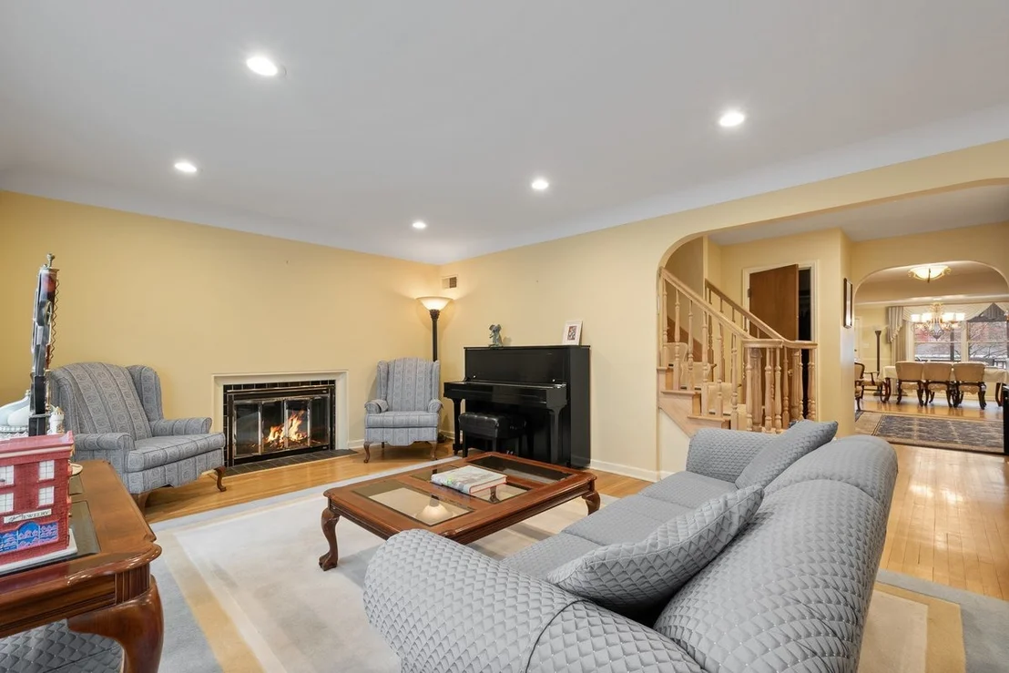 Photo of 2709 W Sherwin Avenue