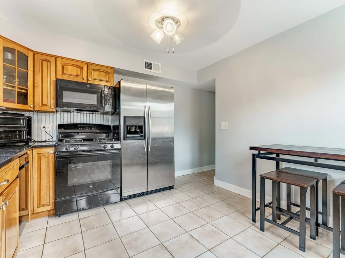 Photo of 301 W Lonnquist Boulevard