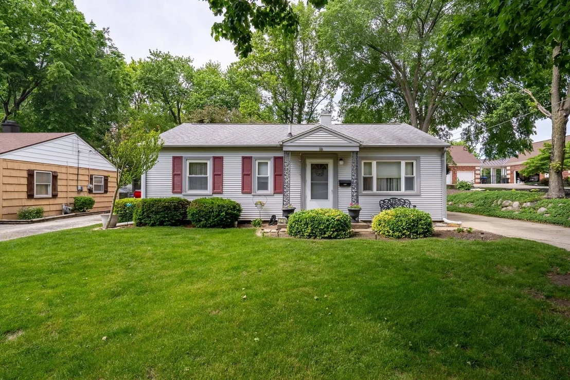 Photo of 1210 Greenlawn Drive