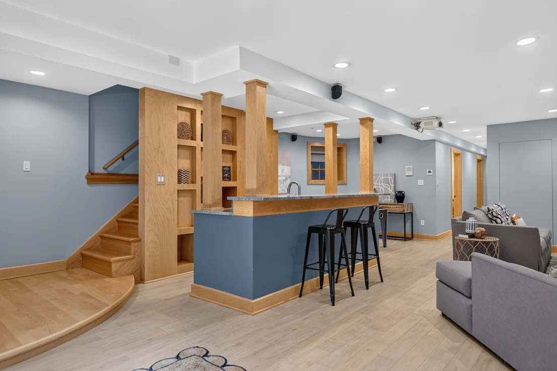 Photo of 634 W Briar Place