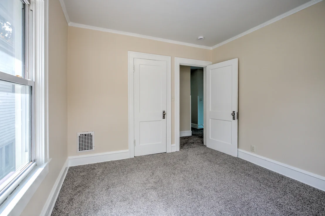 Photo of 310 N Mclean Street