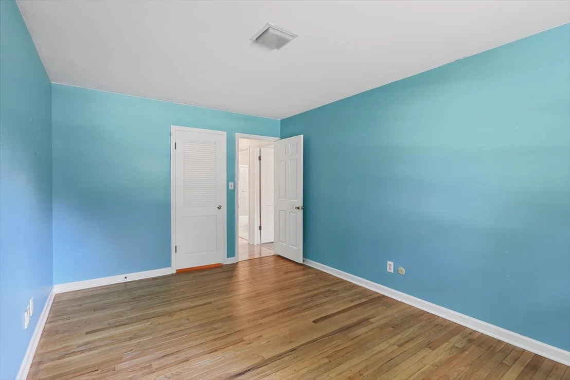 Photo of 2118 Bristol Road