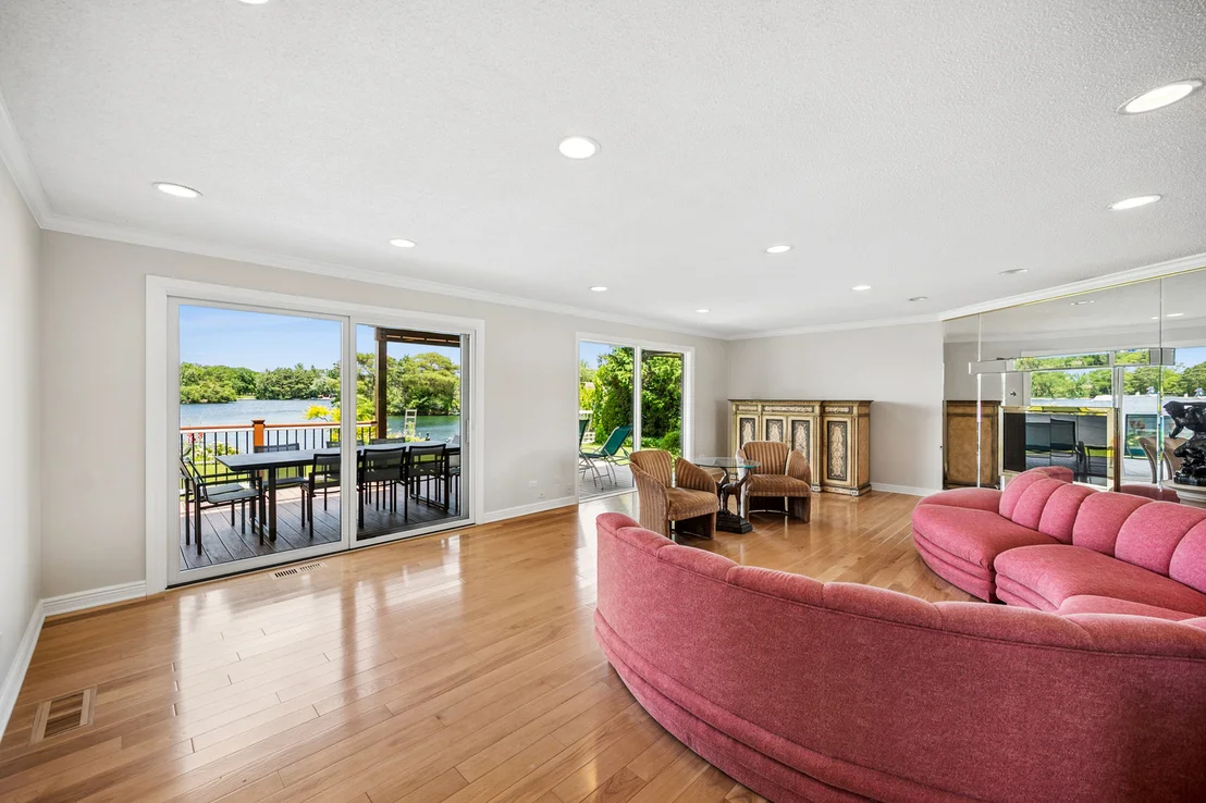 Photo of 2036 Valley Lo Lane