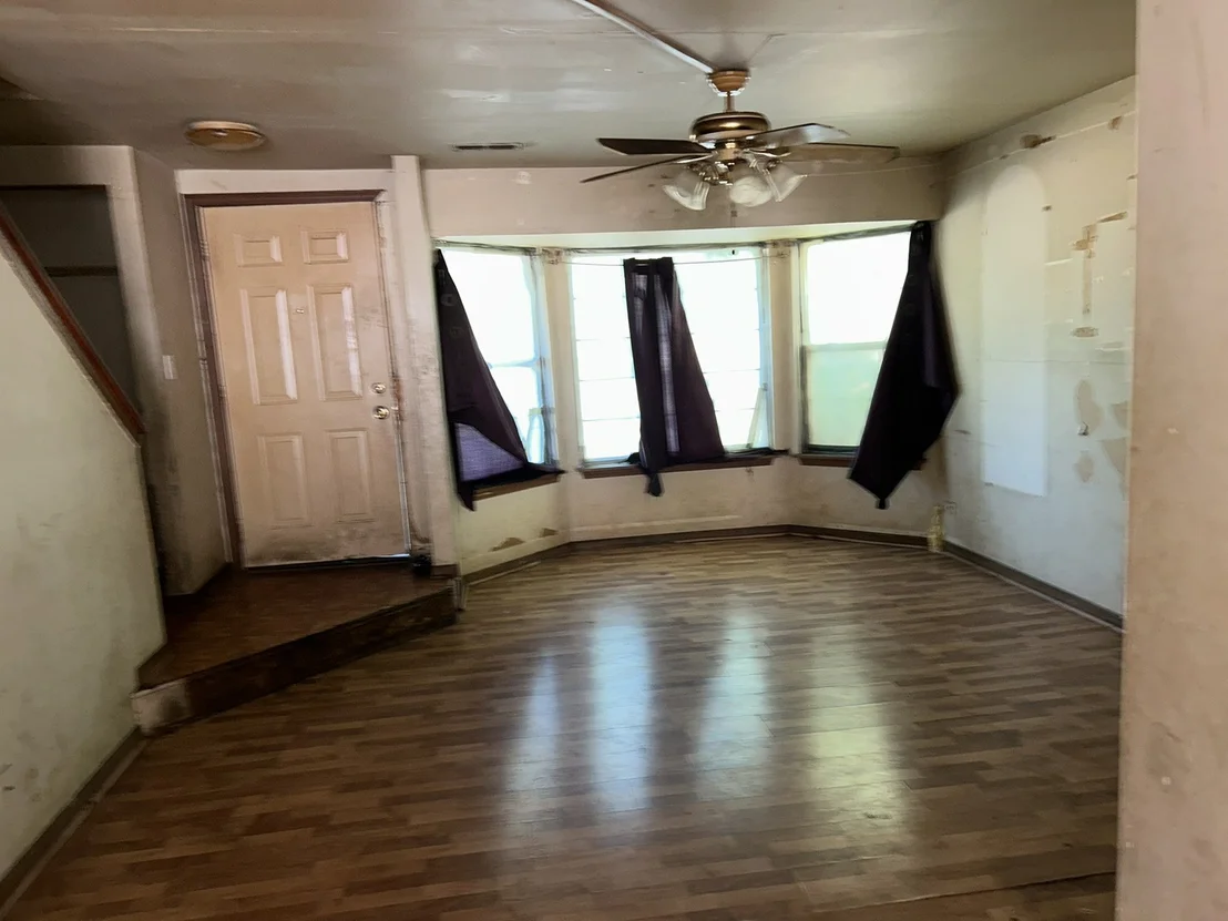 Photo of 218 N Hamlin Boulevard