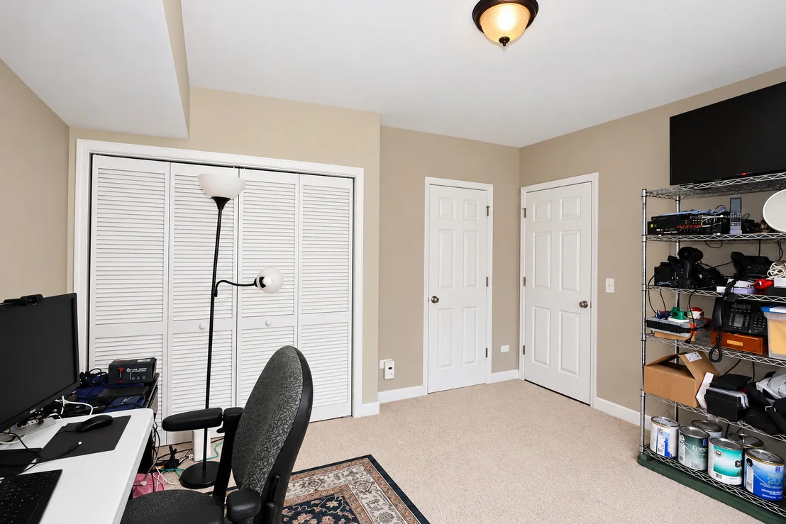 Photo of 142 Lakeshore Drive