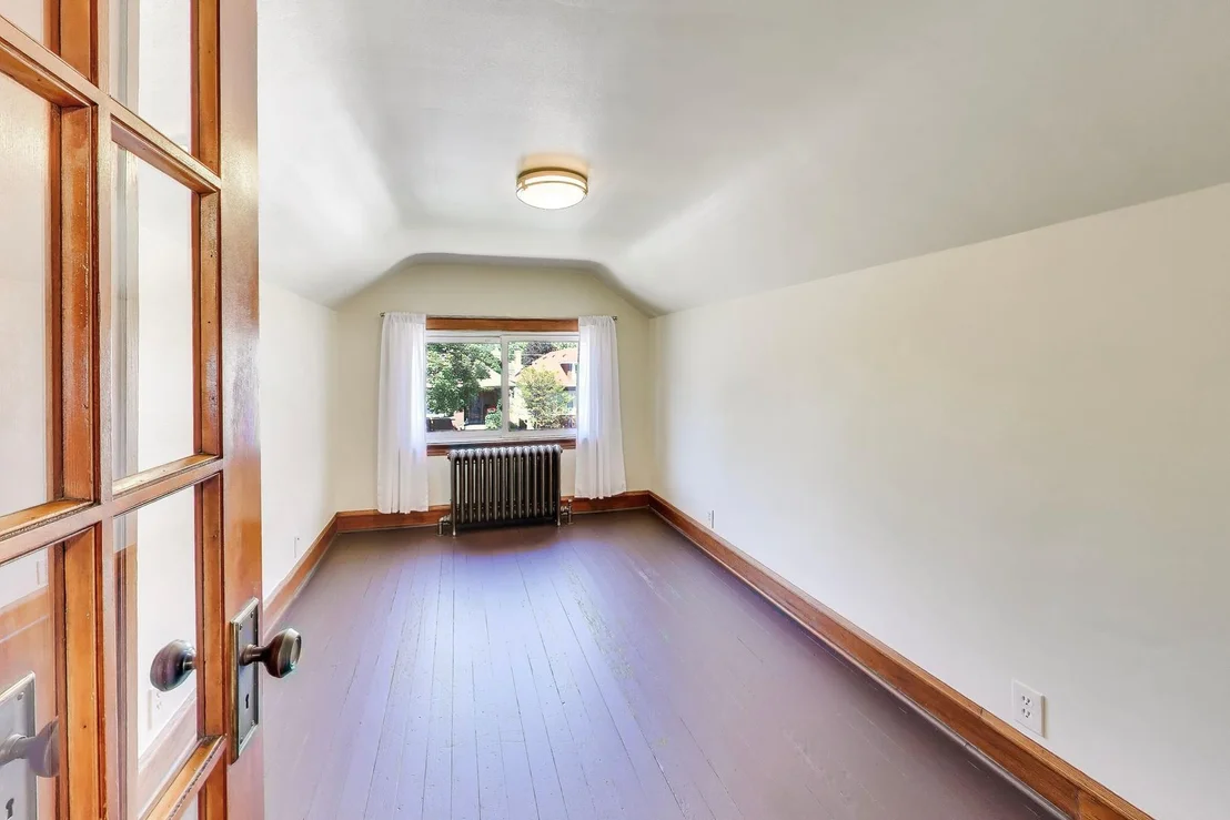 Photo of 934 Circle Avenue