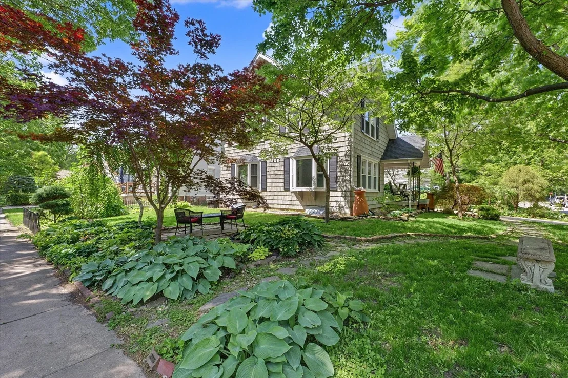 Photo of 1202 W Healey Street