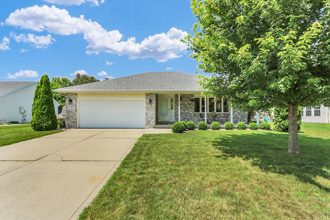 Photo of 403 N Cedar Drive