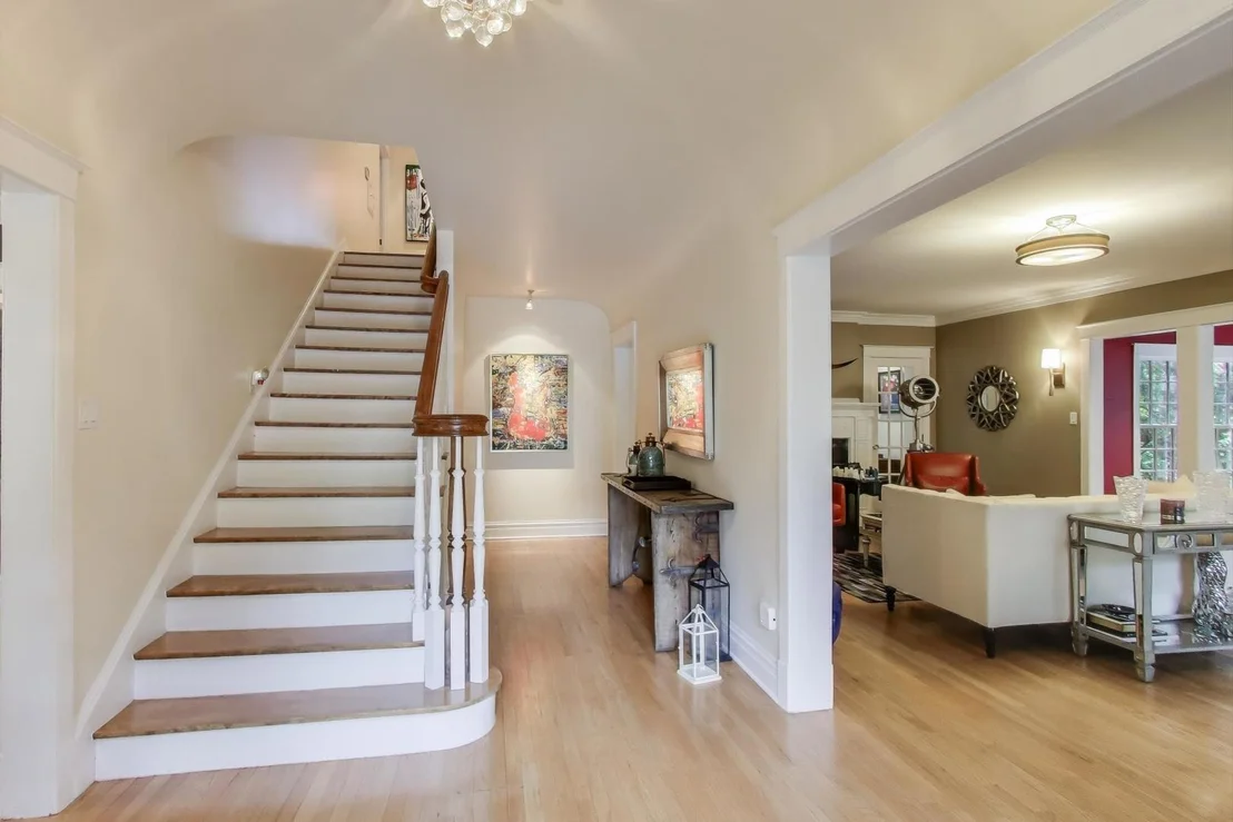 Photo of 547 JACKSON Avenue