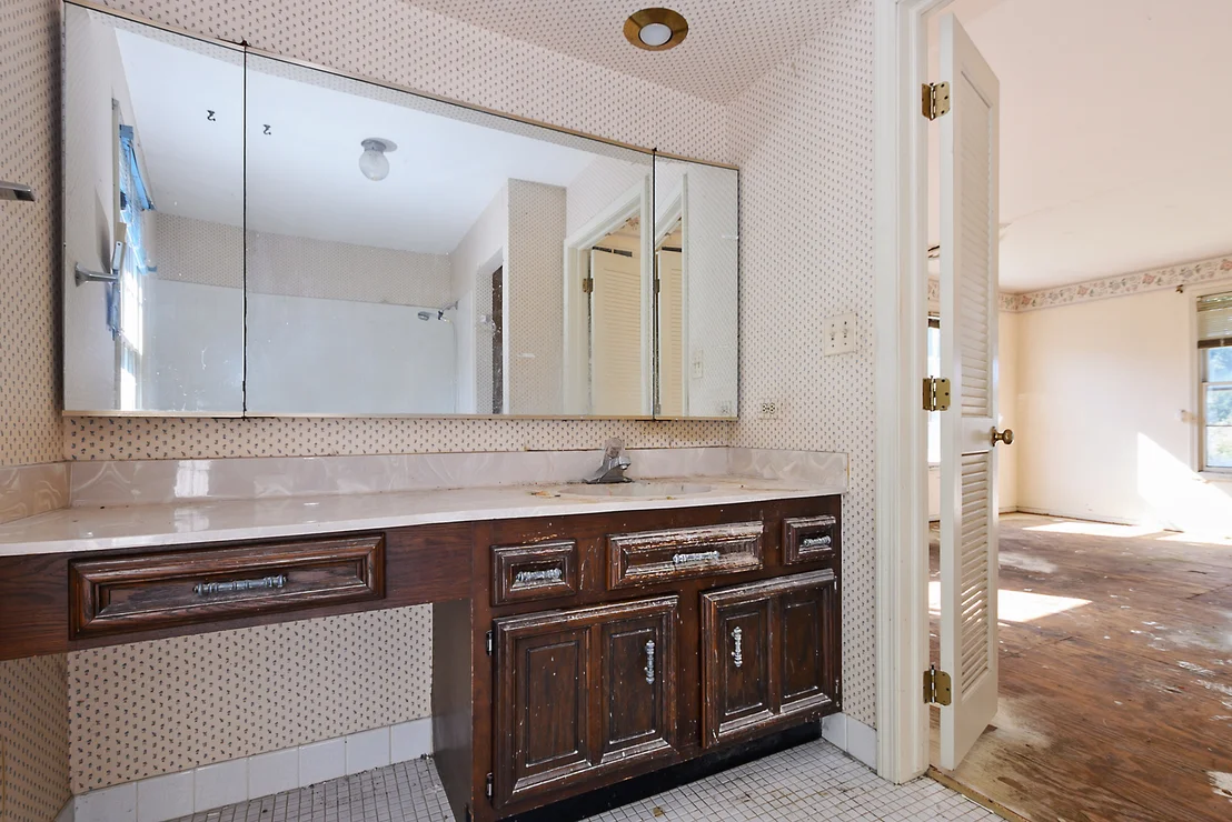 Photo of 130 Westhampton Court
