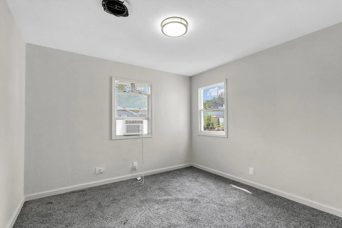 Photo of 1408 Hedge Road