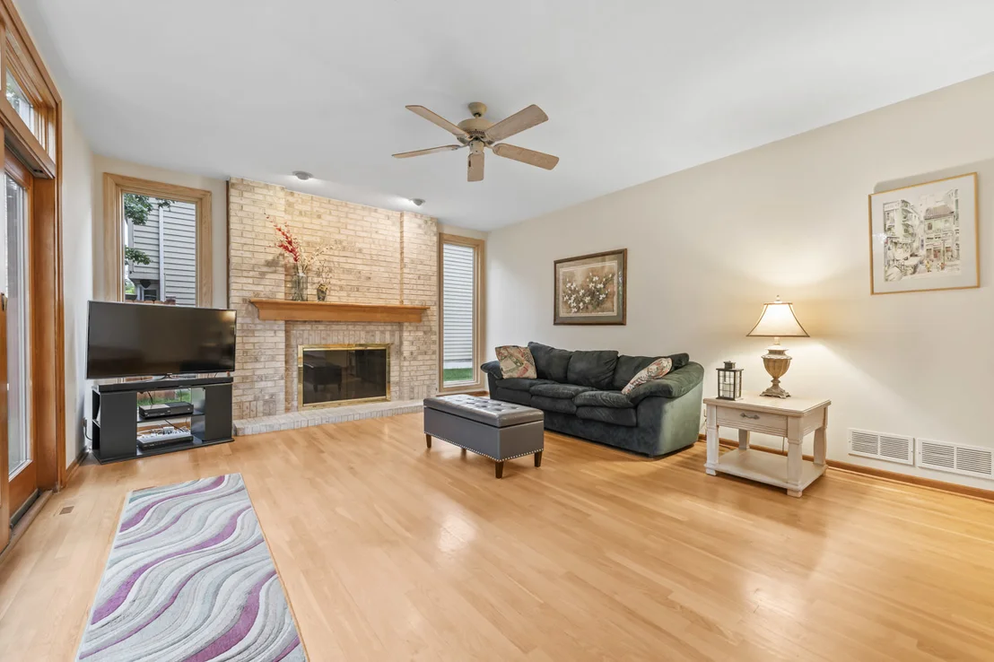 Photo of 1155 Charter Oaks Drive