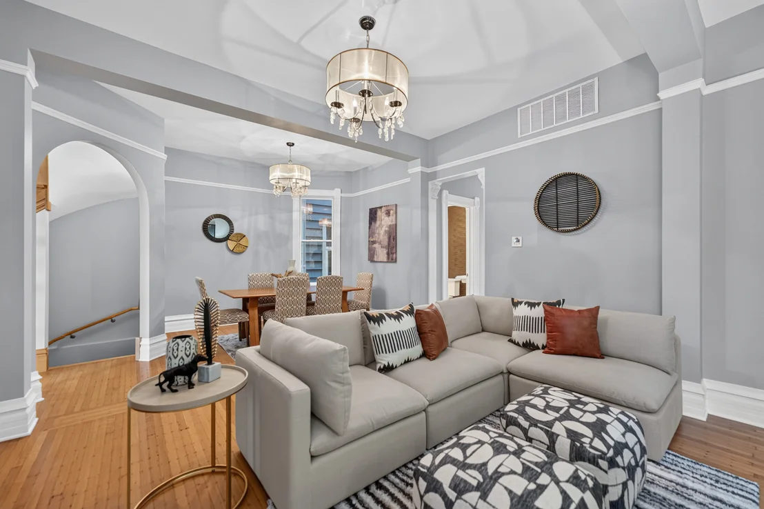 Photo of 634 W Briar Place