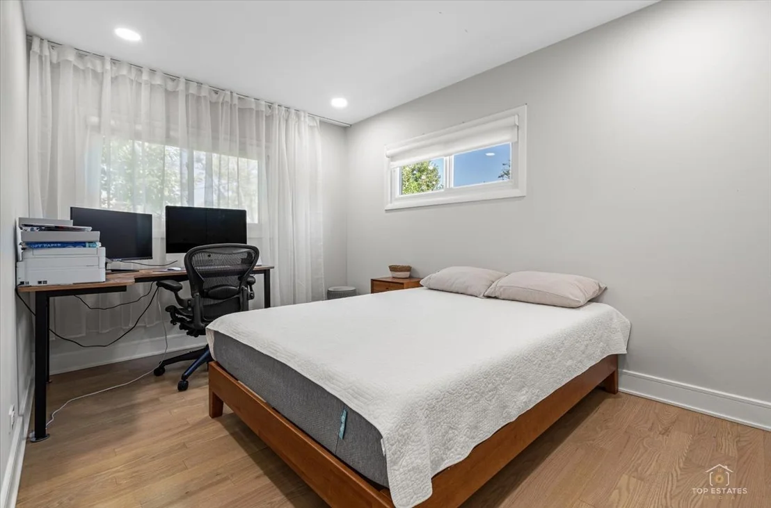 Photo of 875 Horne Terrace