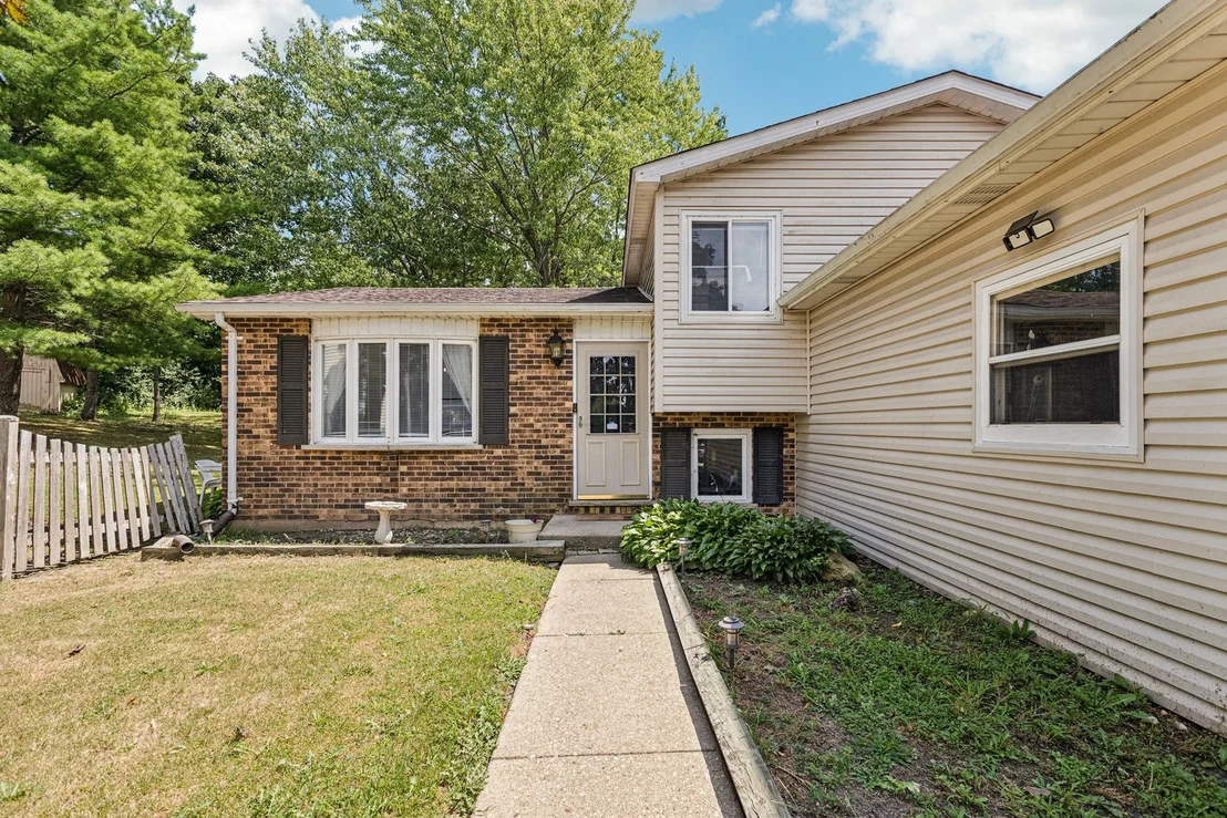 Photo of 710 Greenbriar Lane