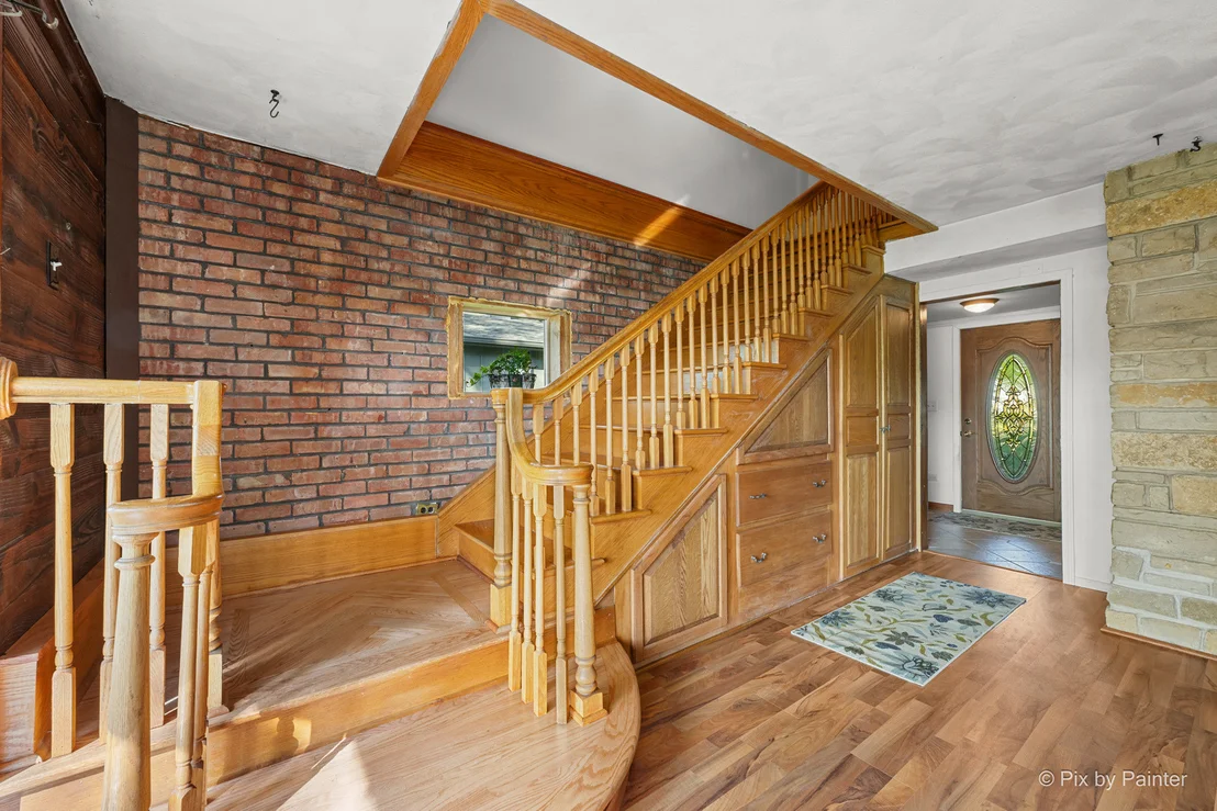 Photo of 1423 N River Road