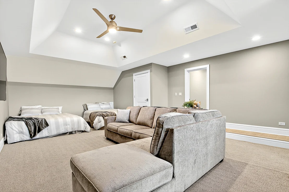 Photo of 827 Edgewater Parkway