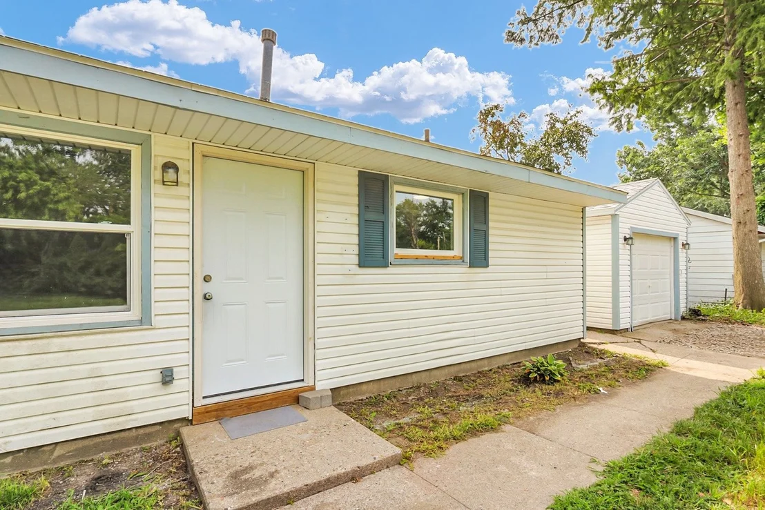 Photo of 1408 Hedge Road