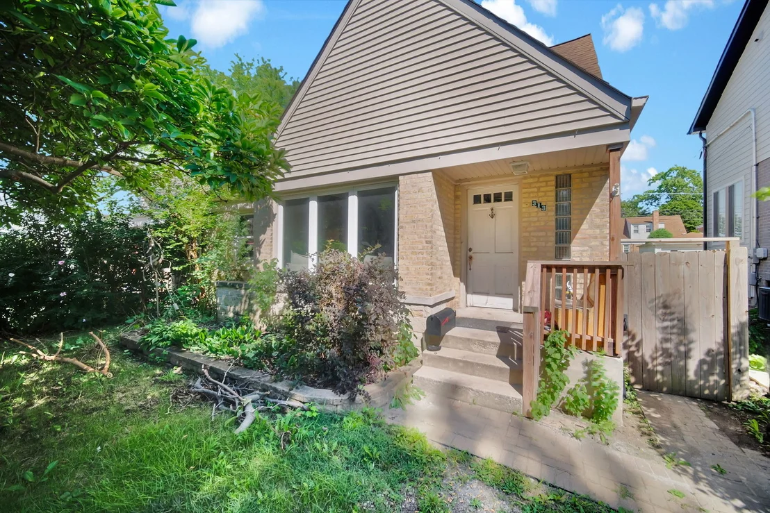 Photo of 313 Harlem Avenue