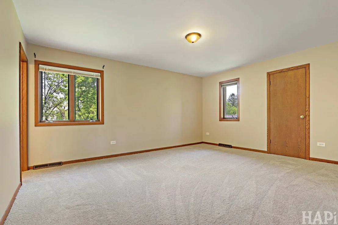 Photo of 840 Queens Lane