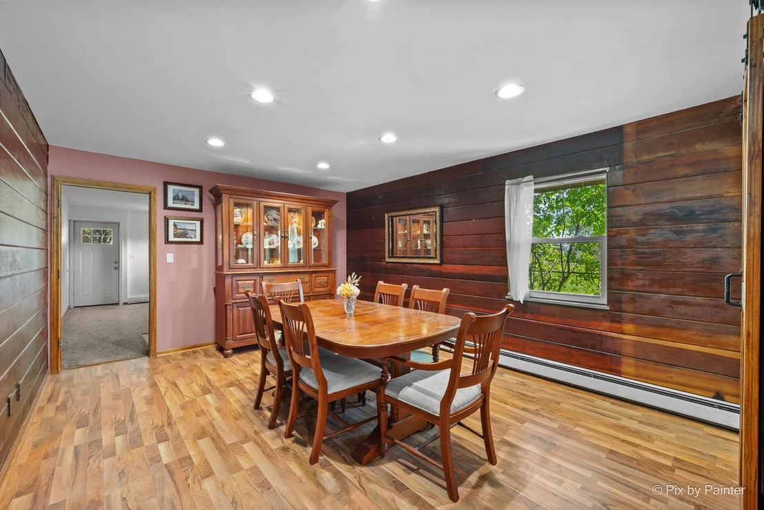 Photo of 1423 N River Road