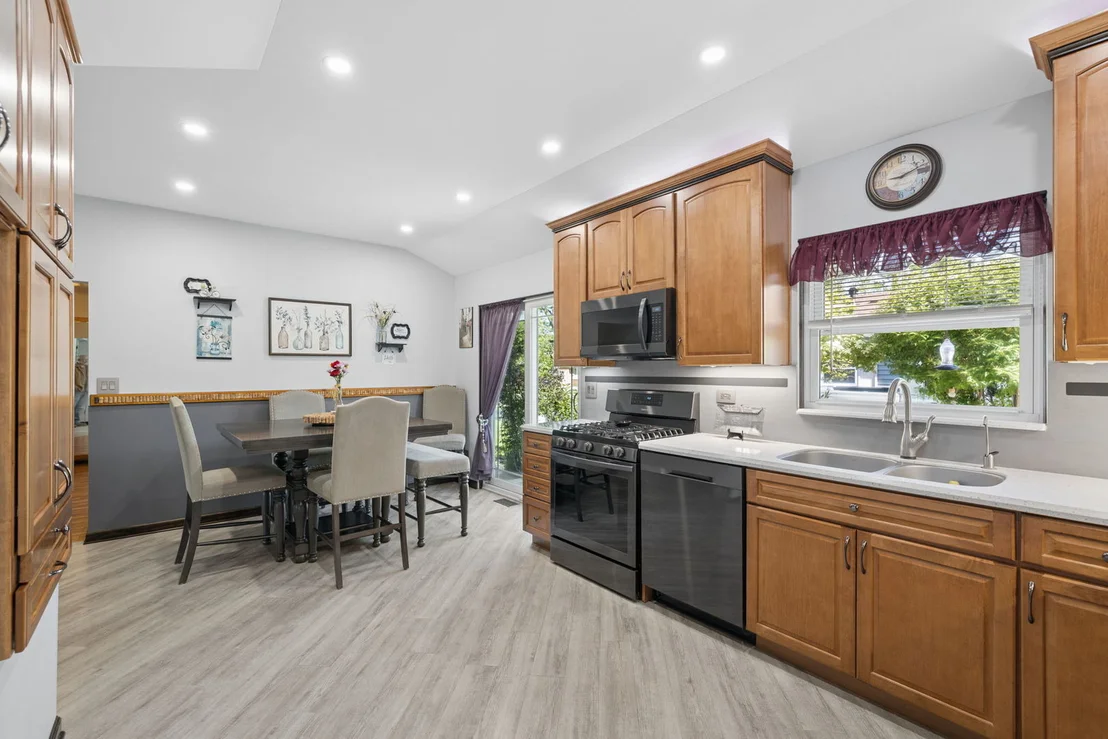 Photo of 1106 Maple Court