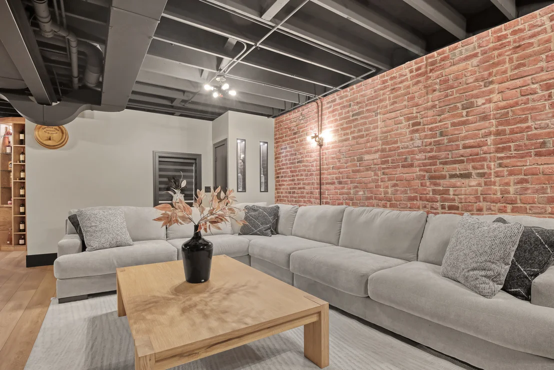 Photo of 810 Kent Circle