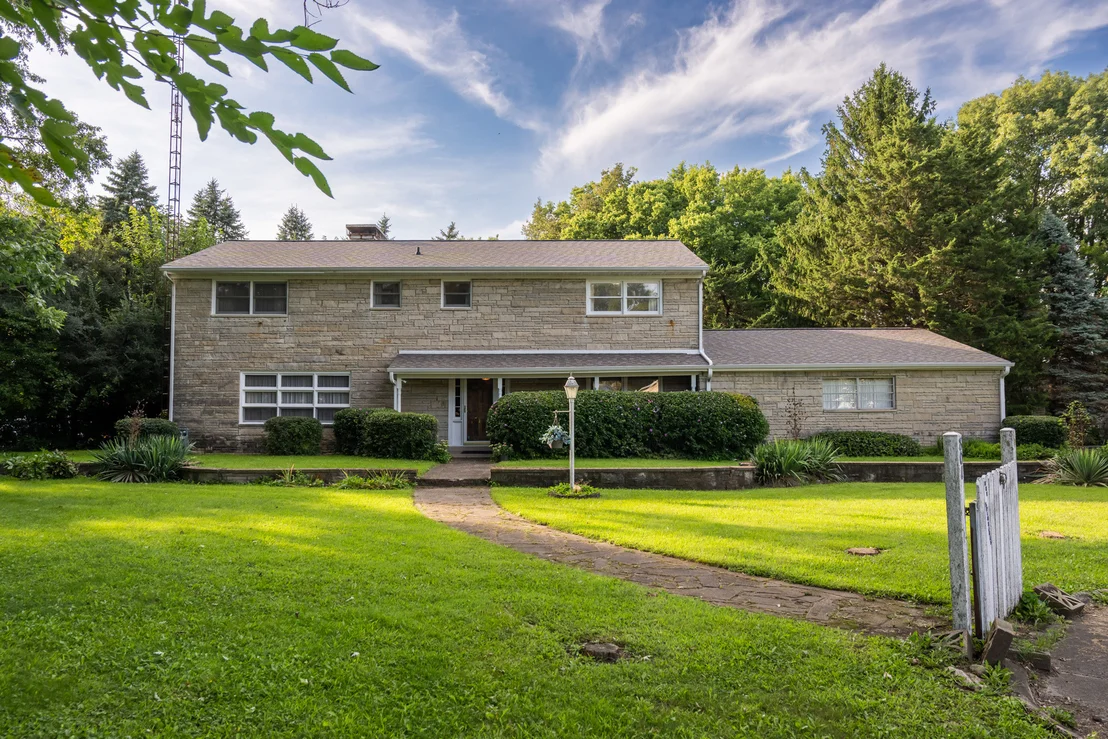 Photo of 801 Oakcrest Drive