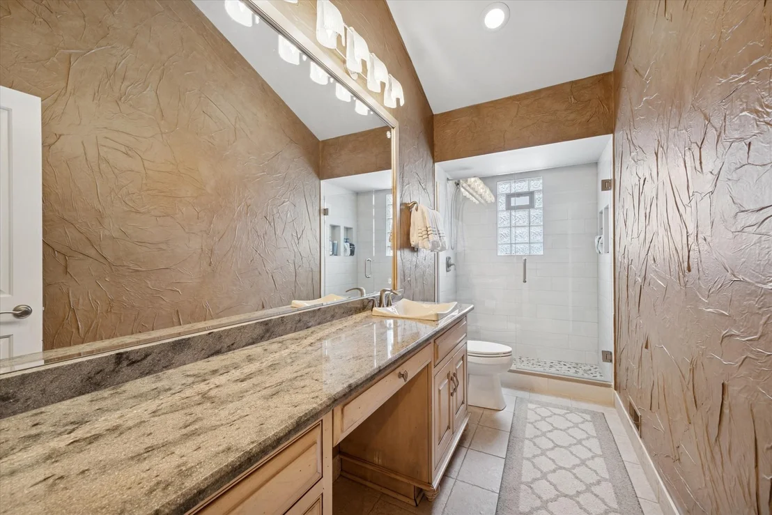 Photo of 8401 Golfview Drive