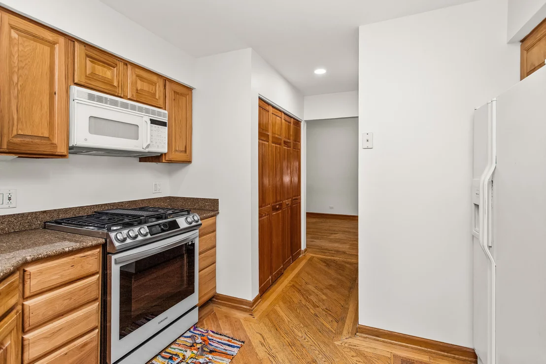 Photo of 543 LE PARC Circle
