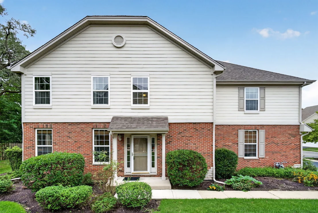 Photo of 10S447 Carrington Circle