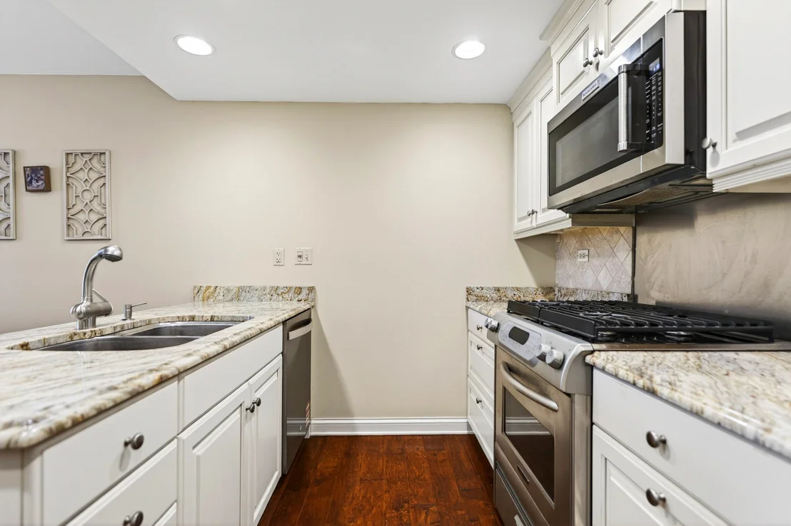 Photo of 1122 Creekside Drive