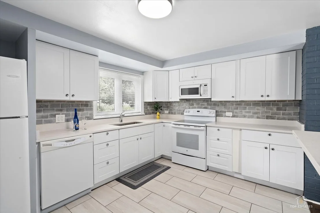 Photo of 231 Webster Lane