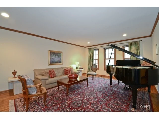 Photo of 3450 Riverside Drive