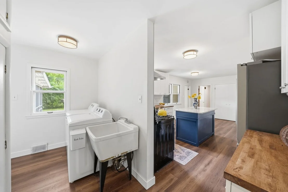 Photo of 1322 Douglas Street