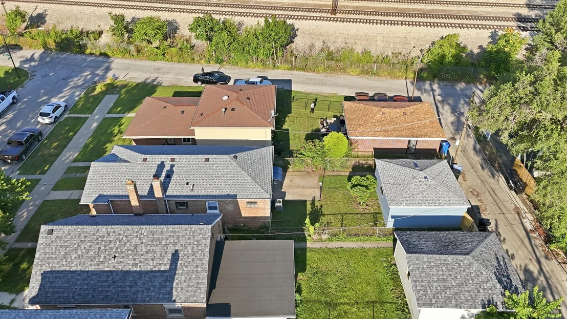 Photo of 657 E 100th Place