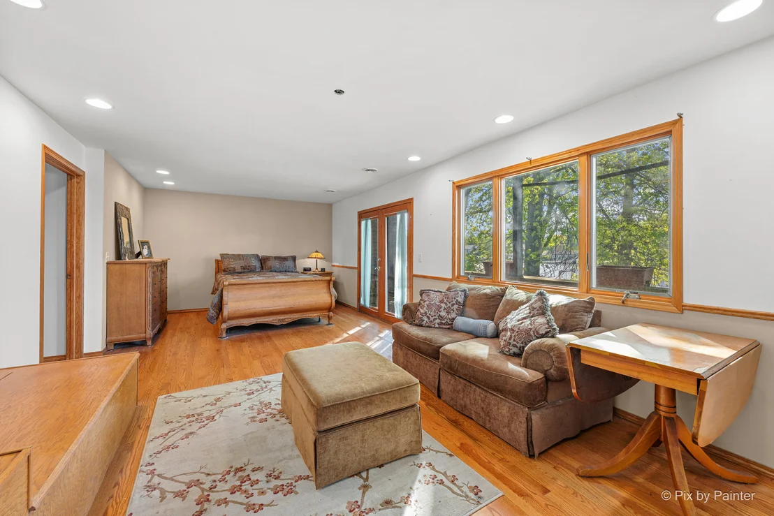 Photo of 1423 N River Road