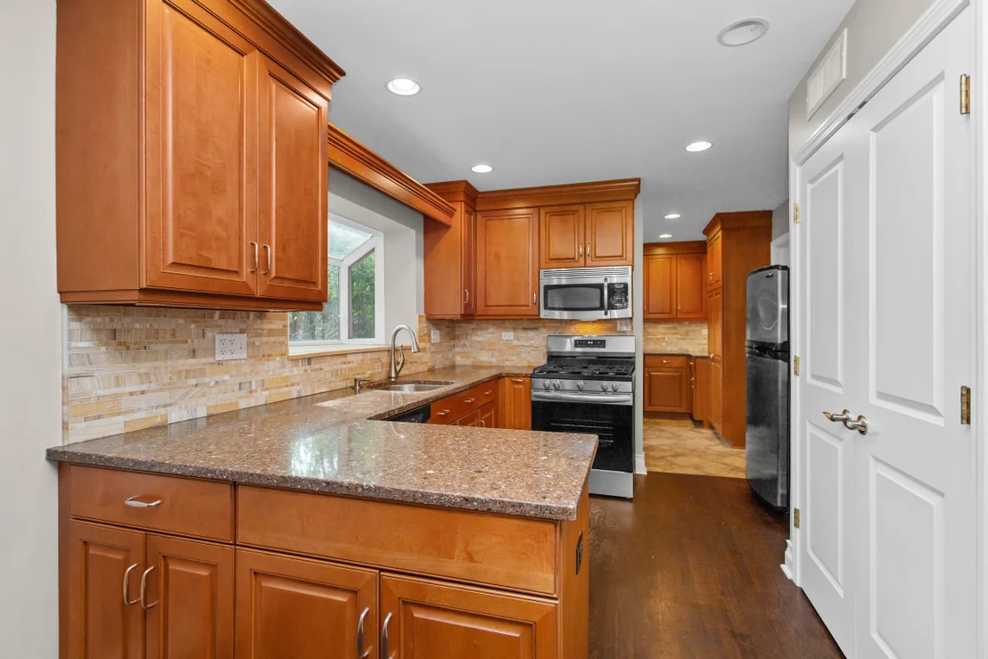 Photo of 807 Surrey Lane