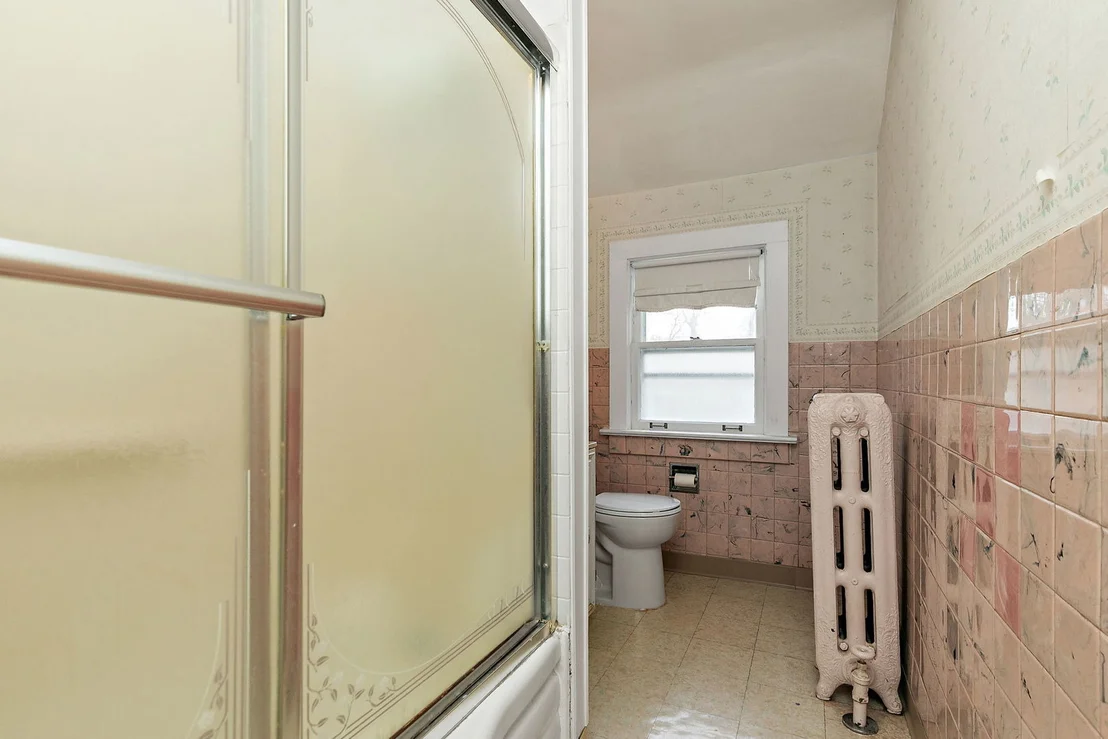 Photo of 922 Douglas Avenue